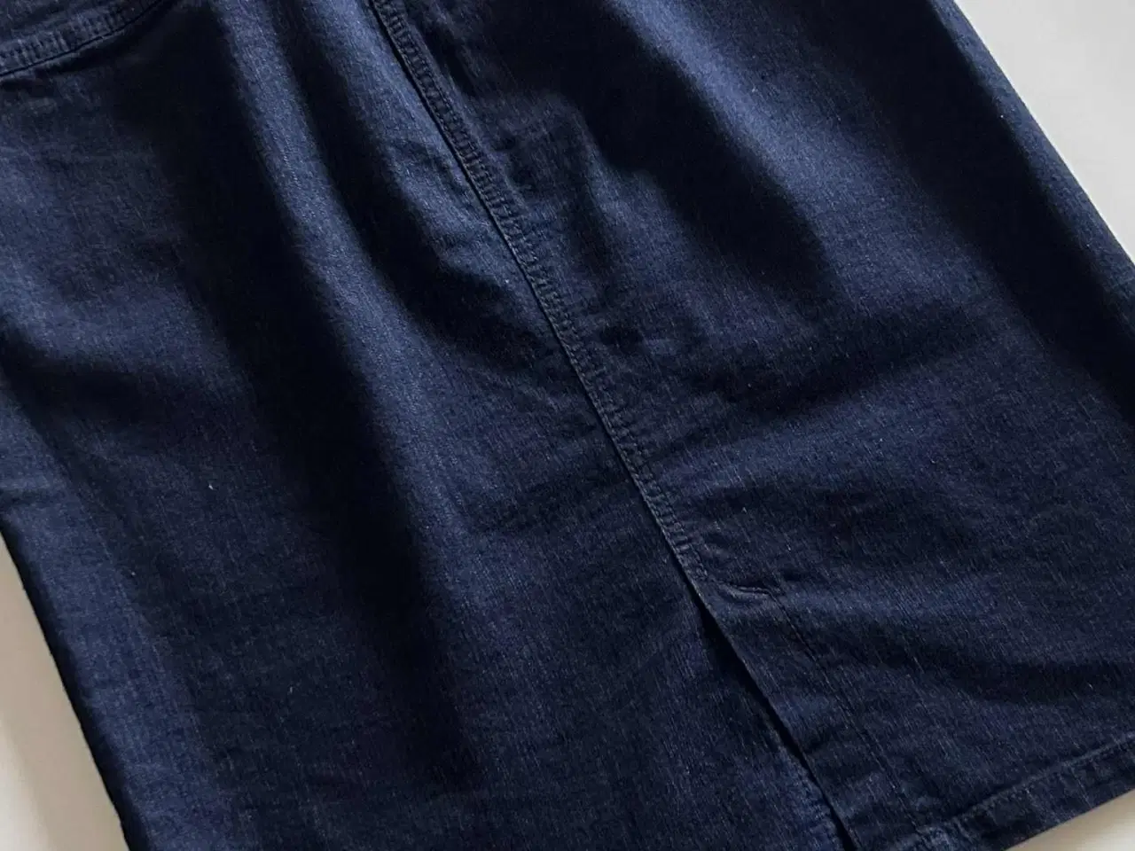 Billede 4 - Vero Moda højtaljet denim nederdel, str. 40