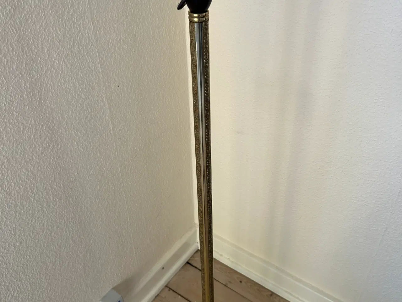 Billede 2 - Standerlampe med mønster i messing