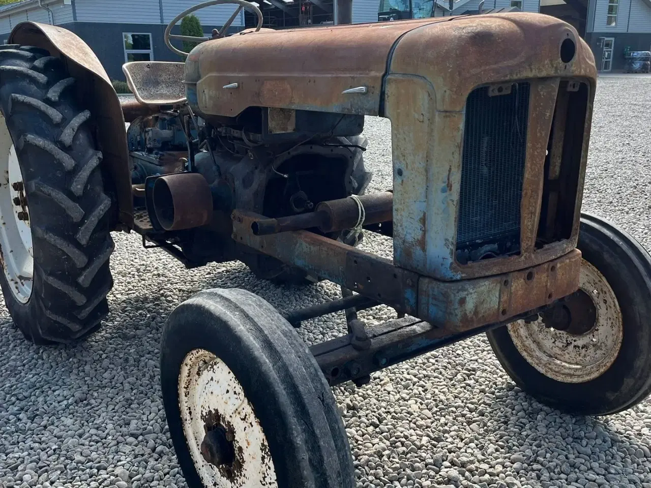 Billede 15 - Fordson Major Motoren mangler, men mange god dele.