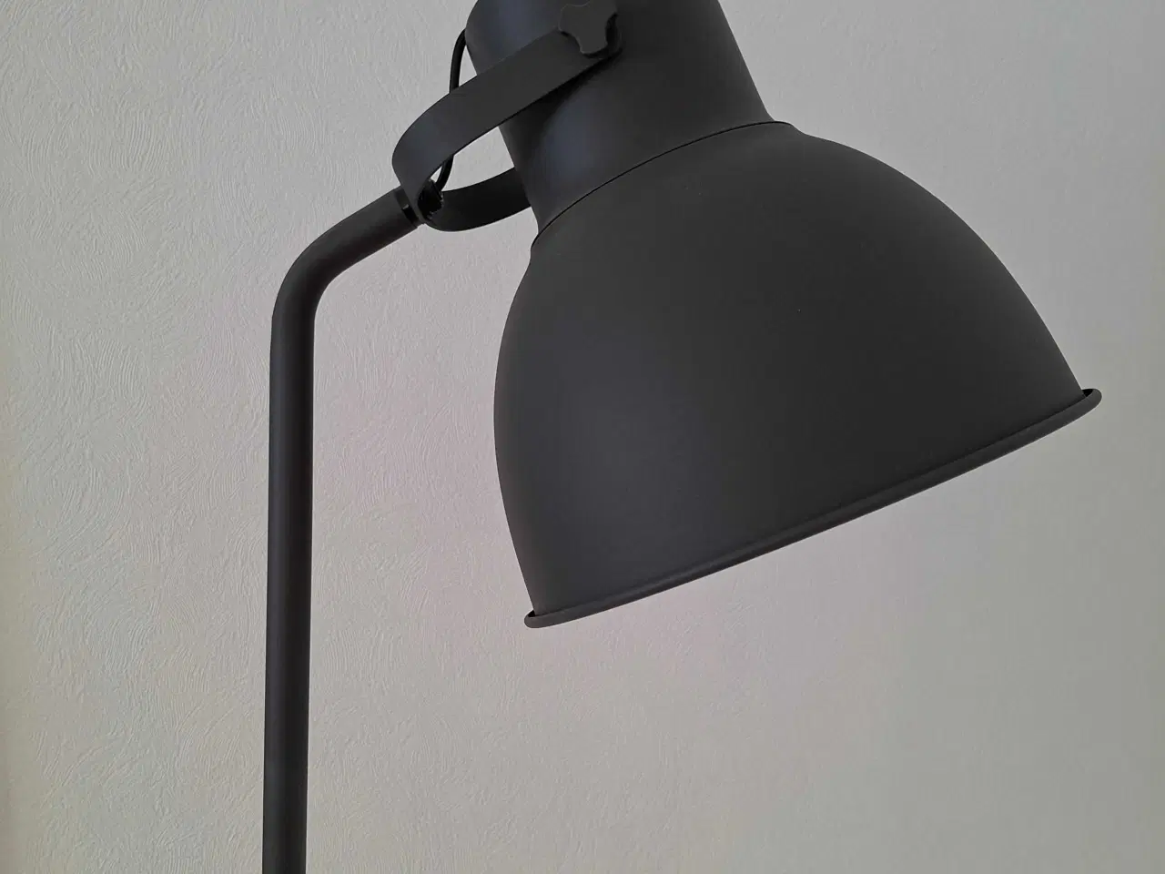 Billede 1 - HEKTAR Gulvlampe, mørkegrå.