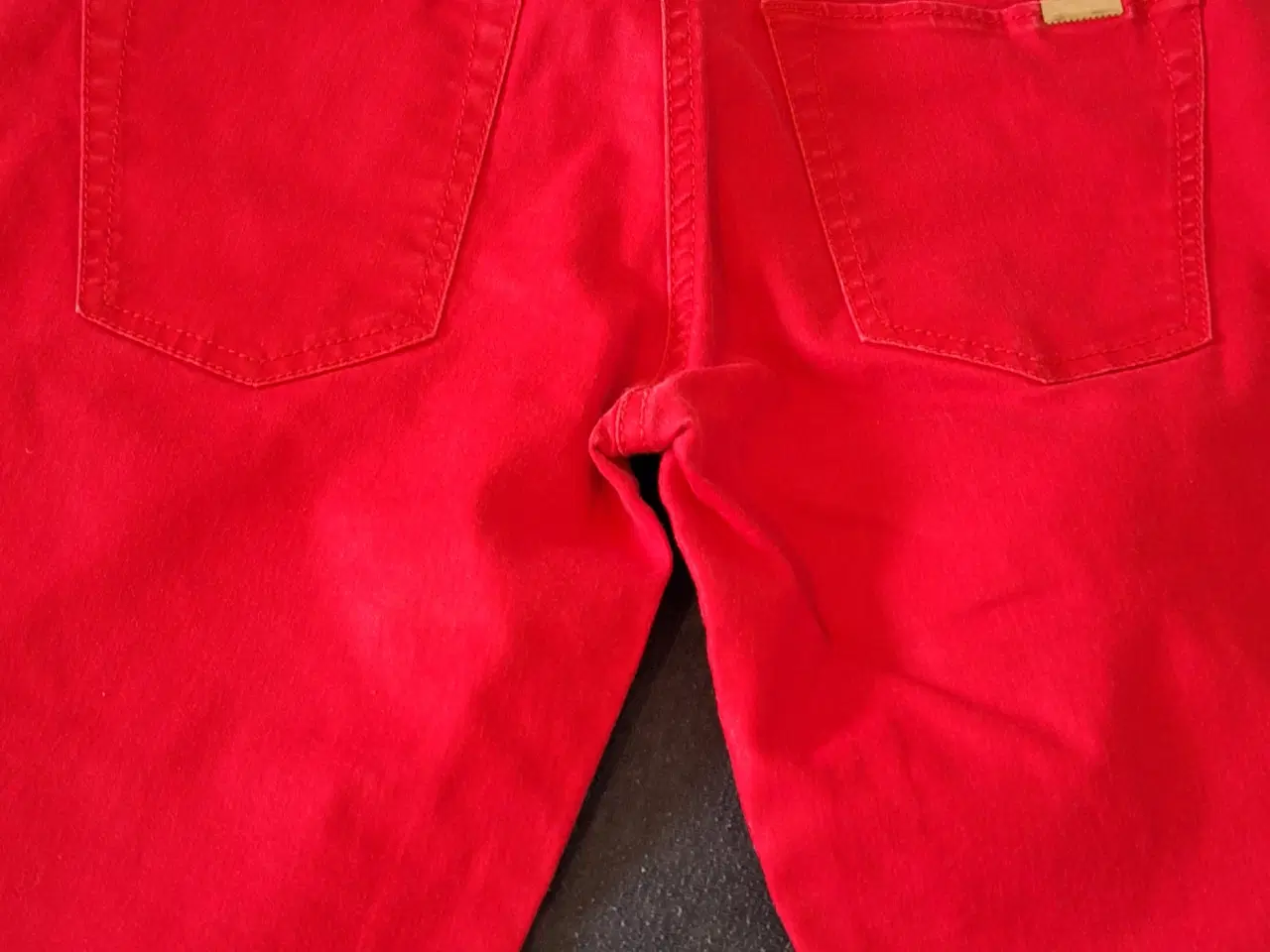 Billede 4 - Røde bukser str. 38