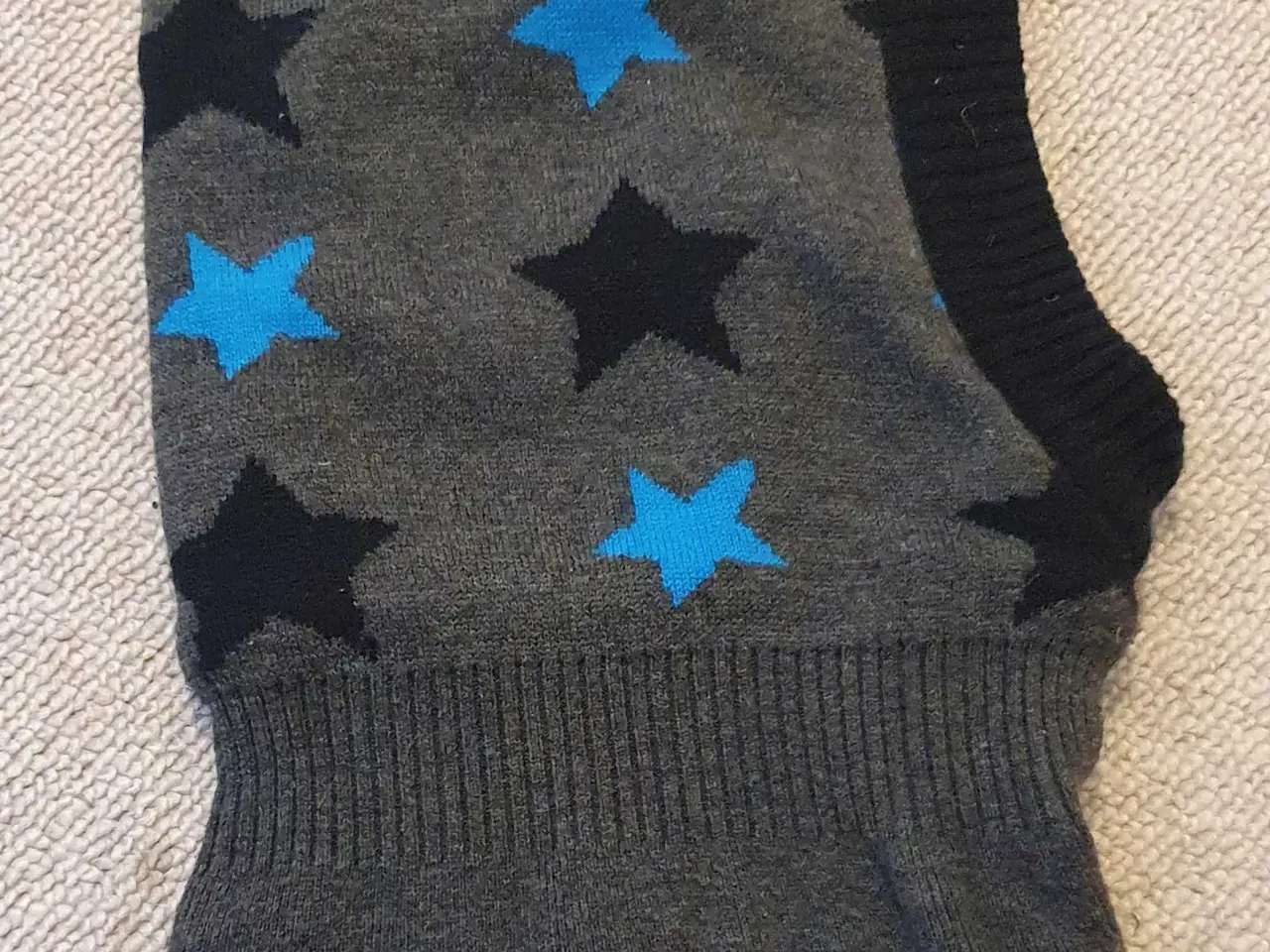 Billede 1 - Elefanthue str 98/104, tyk, dobbelt strik stjerner