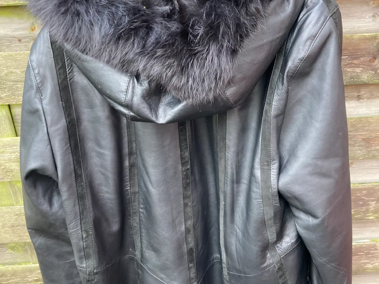Billede 4 - Læderjakke/frakke købt hos Kirsten Stampe 
