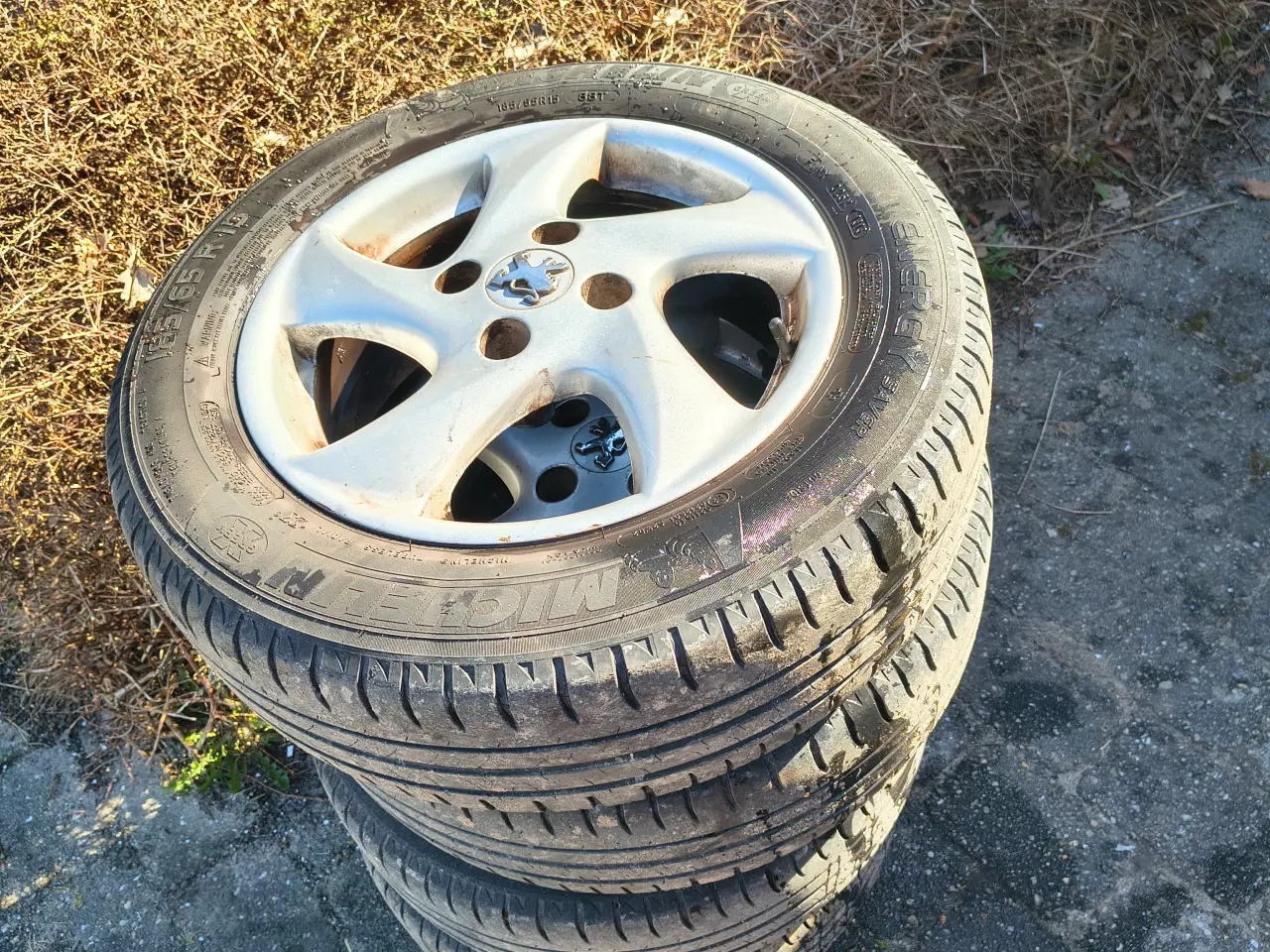 Billede 2 - Dæk på fælge til 206