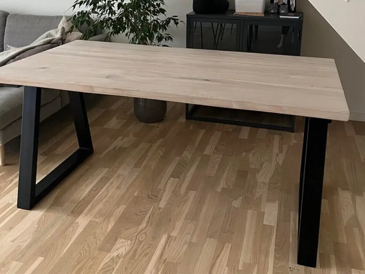 Billede 4 - Spisebord i eg