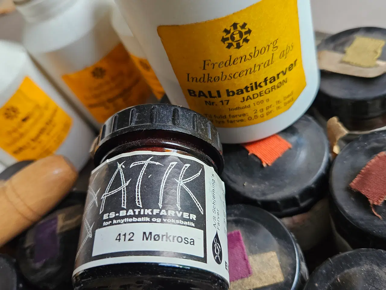Billede 3 - Batikfarver og bøger