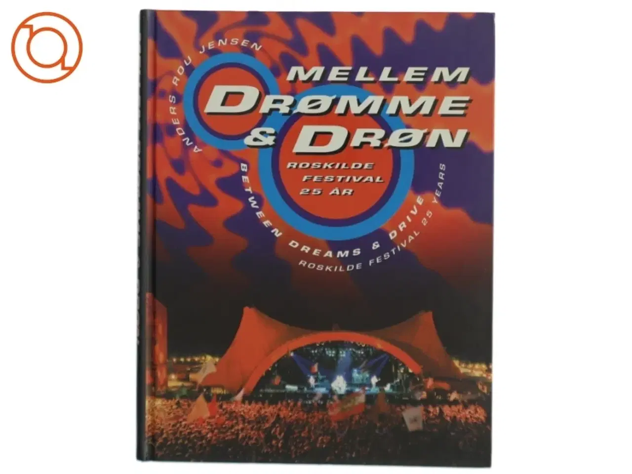 Billede 1 - Mellem drømme & drøn : Roskilde Festival 25 år af Anders Rou Jensen (Bog)
