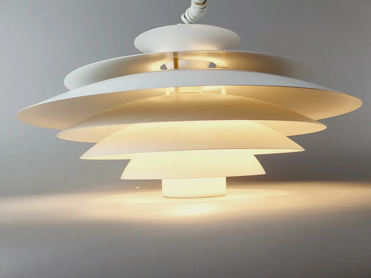 Billede 5 - ⭐️· Flot vintage Form-Light pendel - hvid
