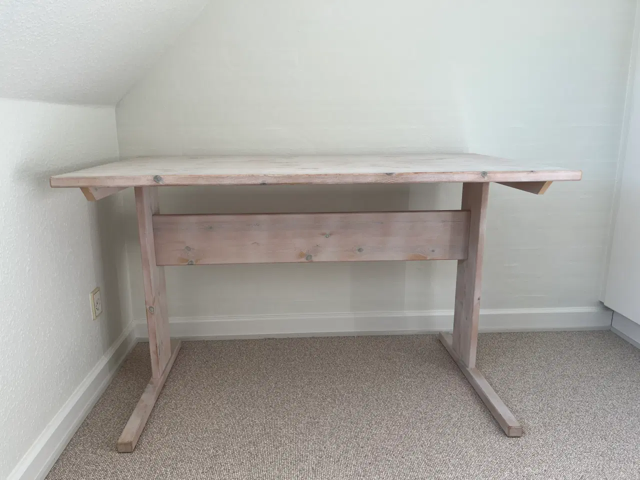 Billede 2 - Skrivebord og stol til børn - sælges helst samlet