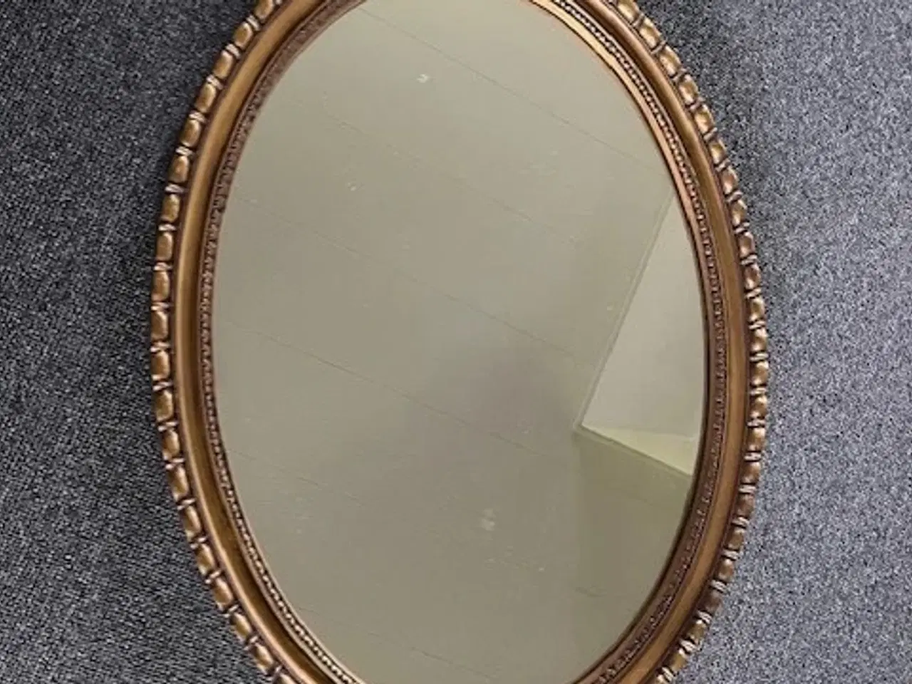 Billede 1 - Spejl     Måler  76/56 cm  med ophæng til begge si