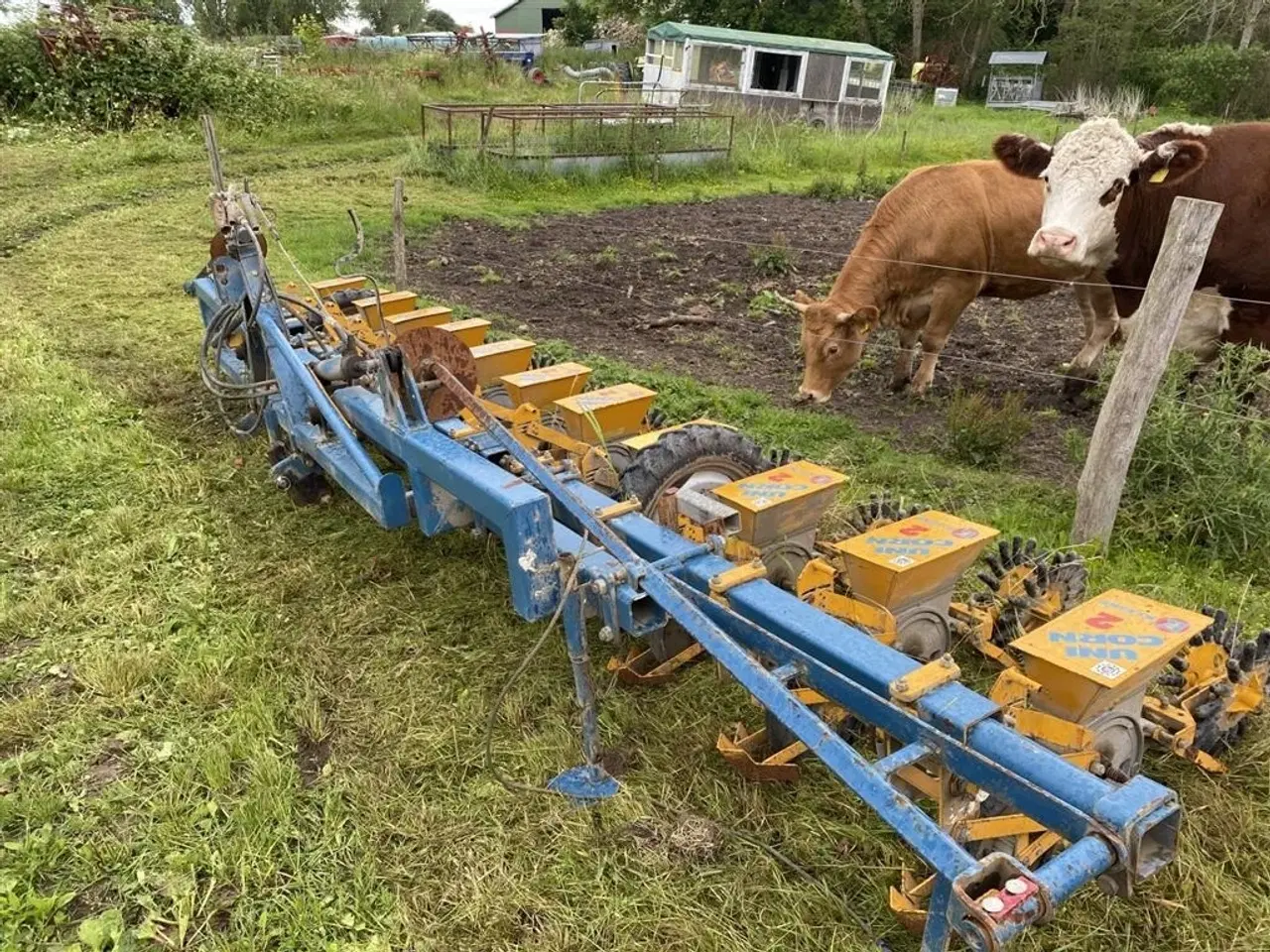 Billede 1 - Kleine UNICORN 2 12 rækket med hydraulisk opklap.