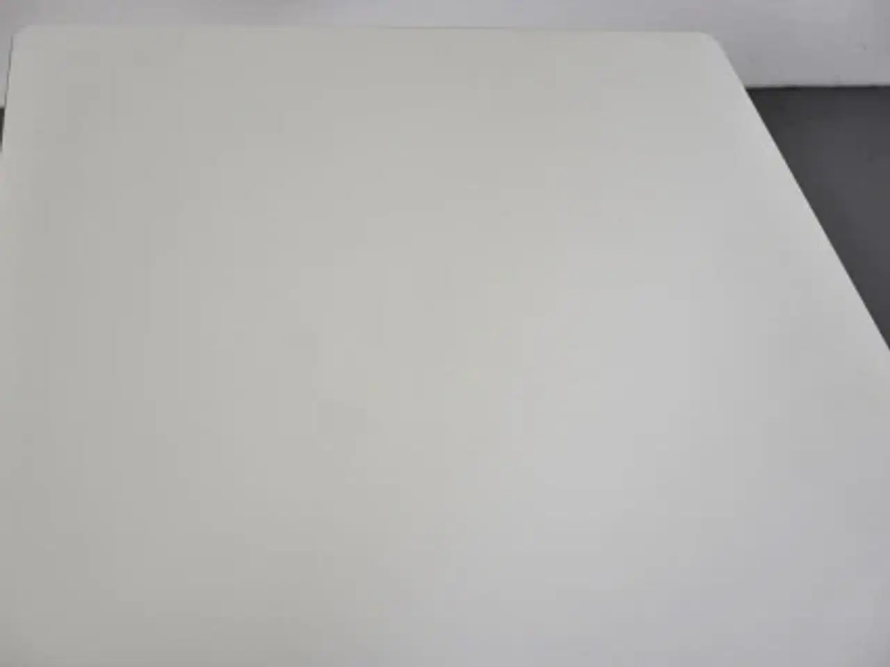Billede 6 - Scan office hæve-/sænkebord med hvid laminat, 140 cm.
