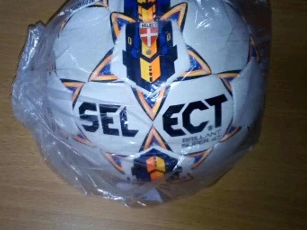 Billede 1 - Håndbold / Fodbold helt ny