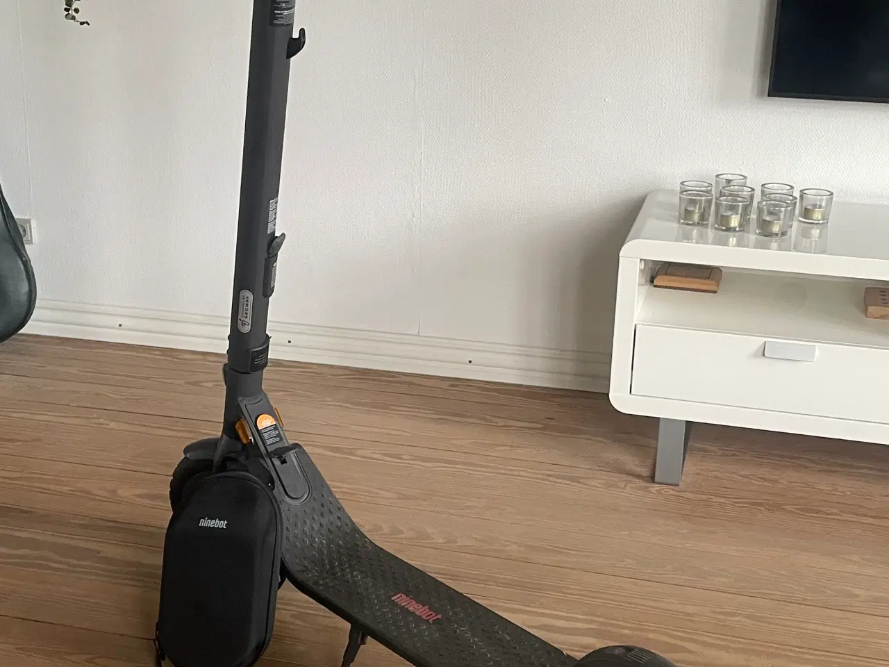 Billede 1 - El løbehjul som ny inkl taske og kvittering 