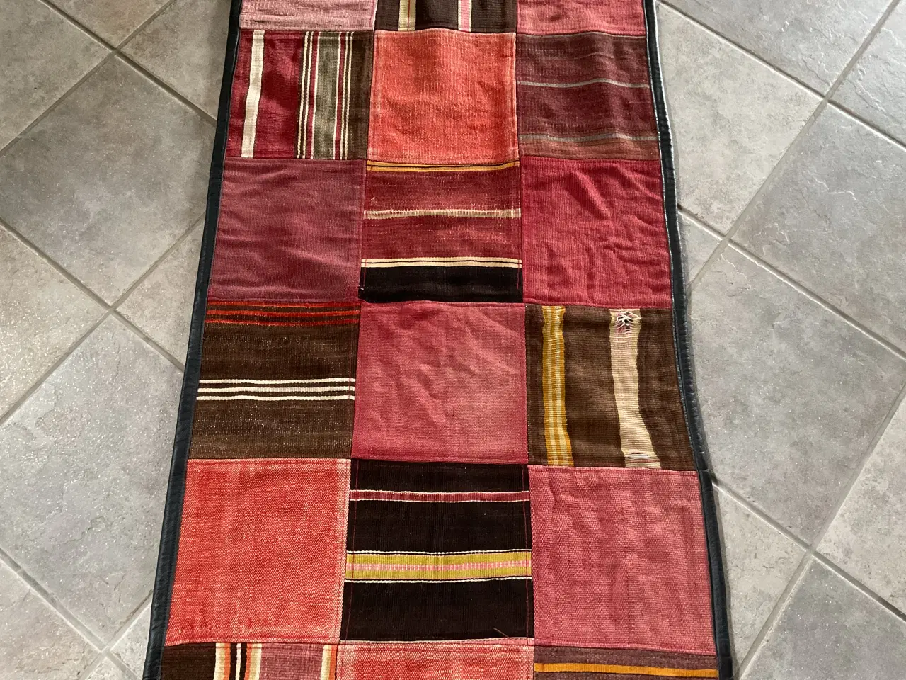 Billede 4 - Vintage kelim med sort læder kant