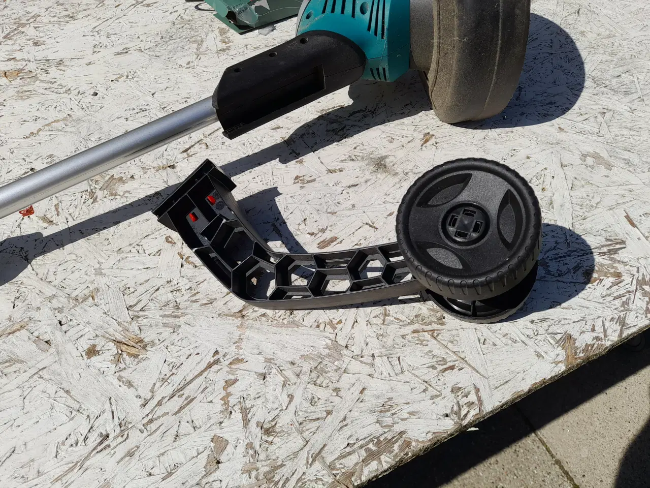 Billede 3 - Græstrimmer.