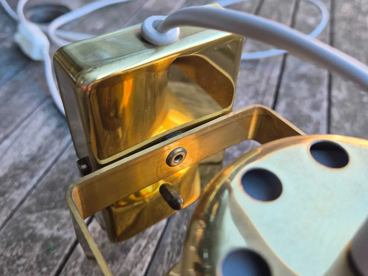 Billede 11 - Væglampe i flot skinnende messing