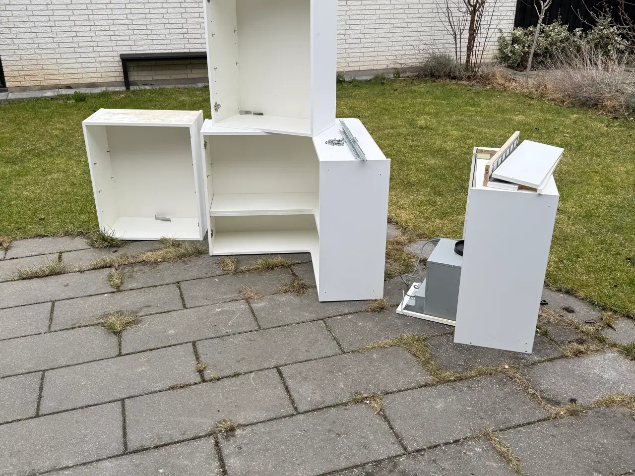 Billede 1 - Køkken overskabe inkl låger og emhætte