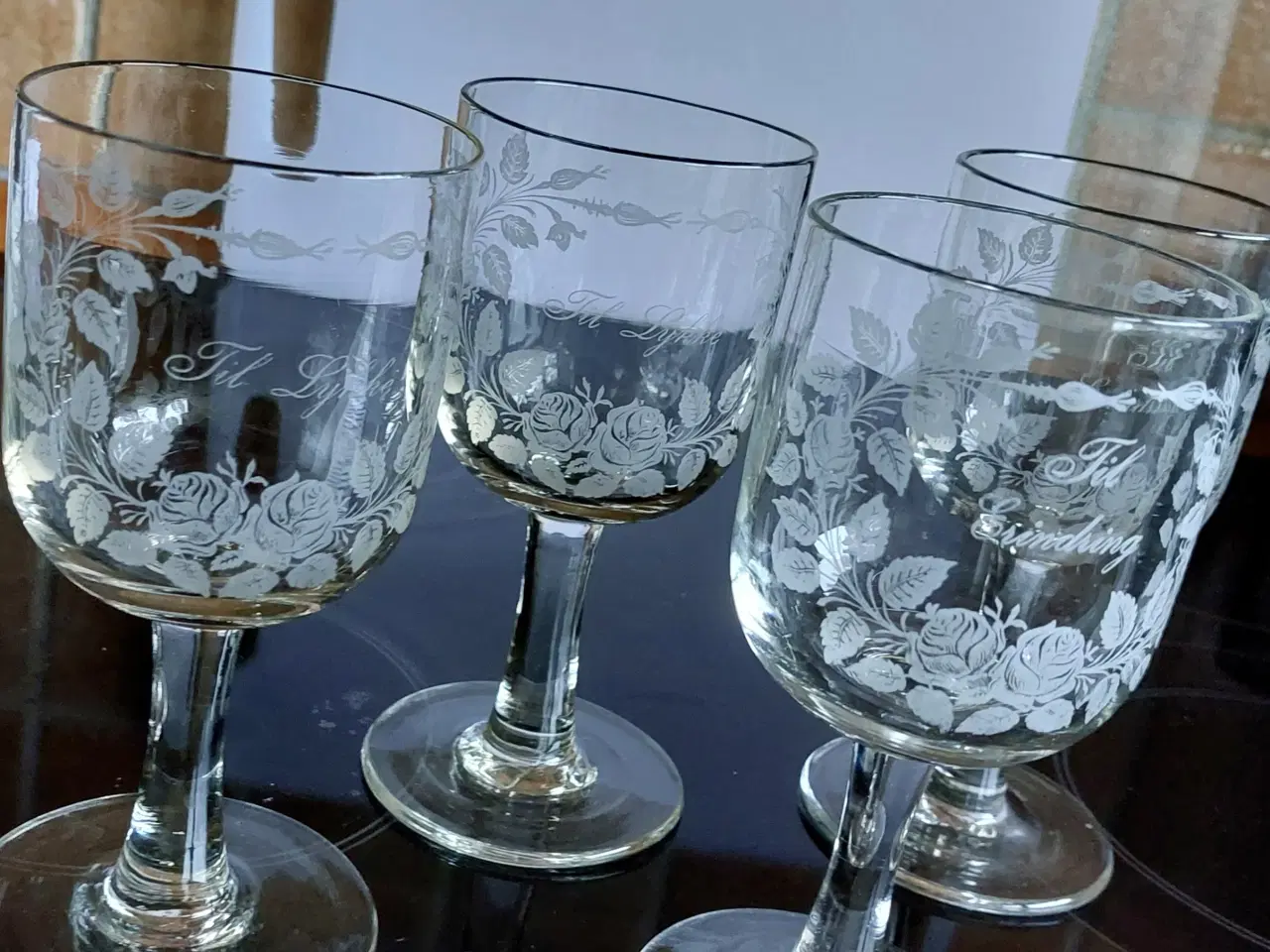 Billede 2 - 4 stk. ERINDRINGS GLAS - ( SAMLET PRIS !) -