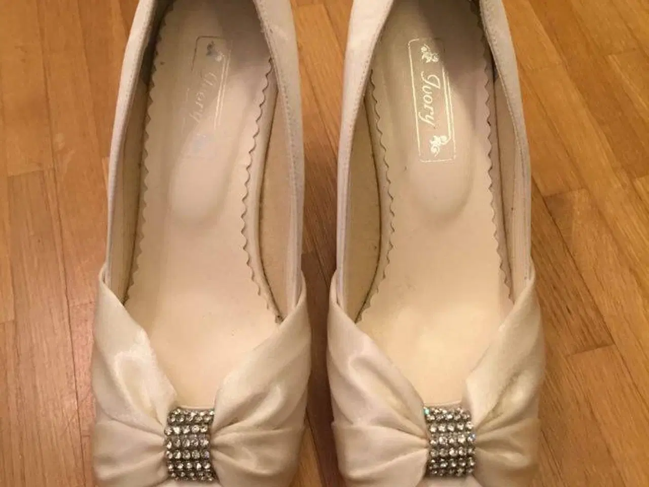 Billede 6 - Smuk brudekjole, slør, lille blonde bluse + sko