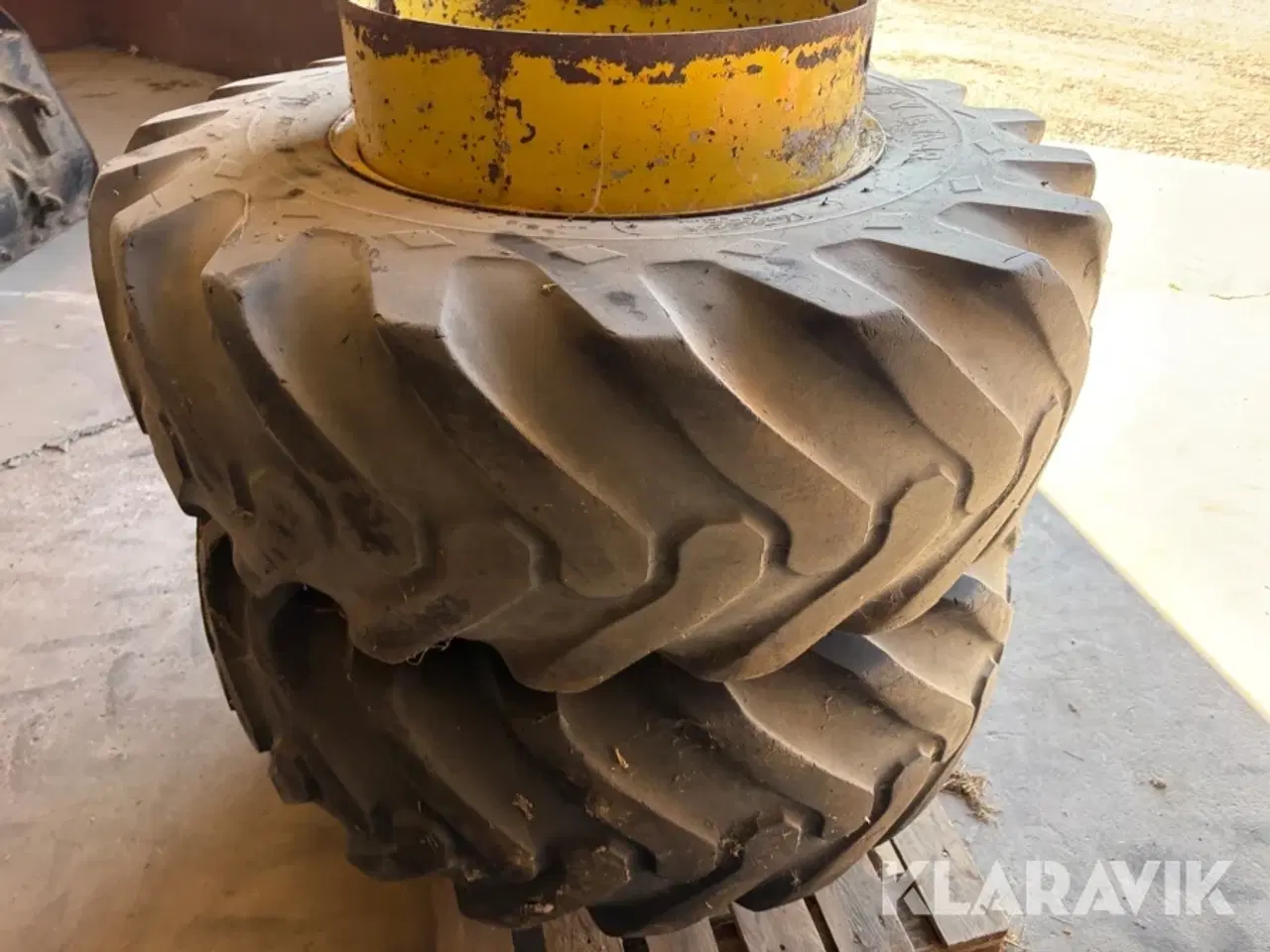 Billede 3 - Tvillingehjul Goodyear 16.9-24 - 2 styk - med låse