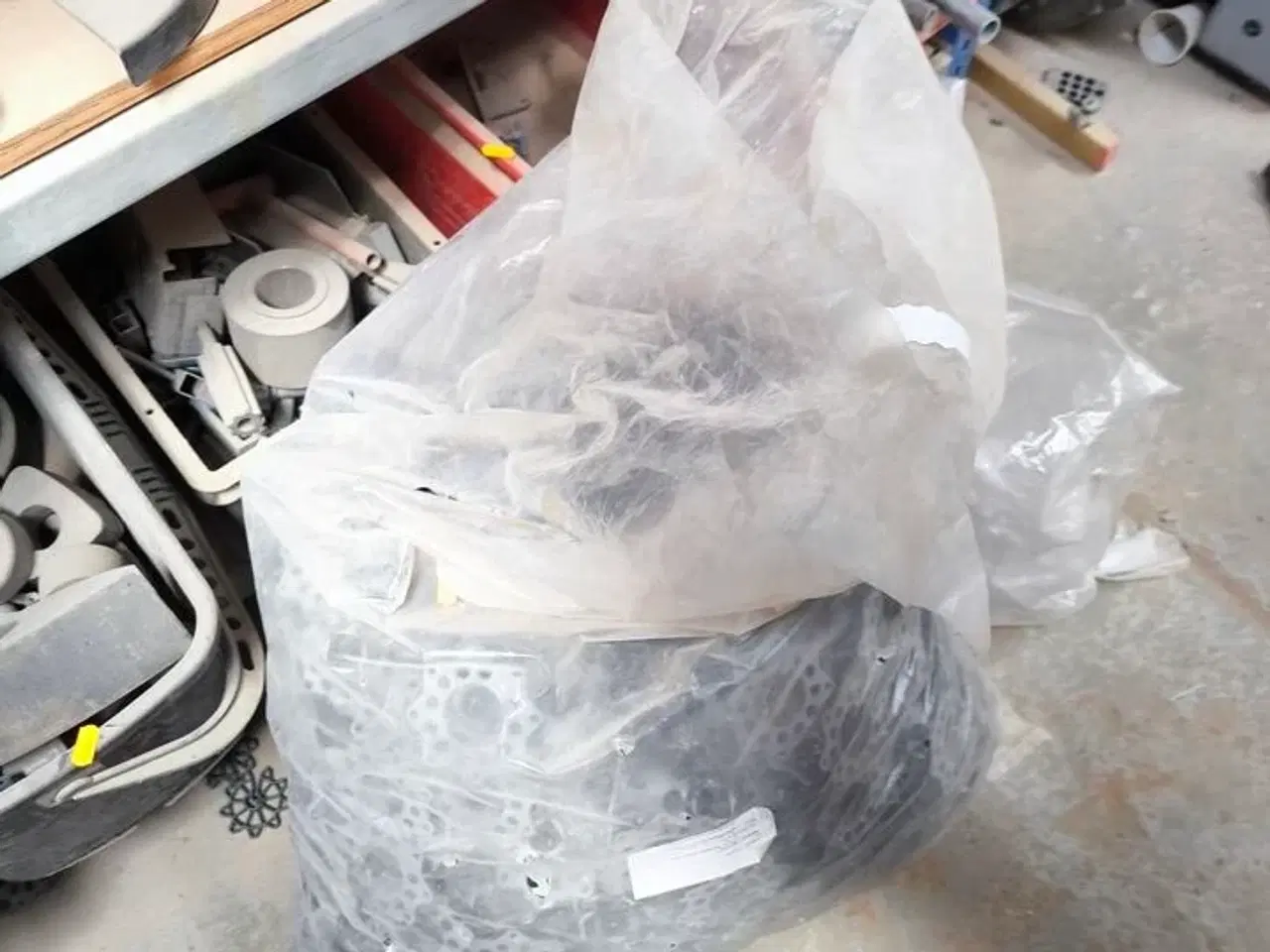 Billede 13 - Indhold på reoler