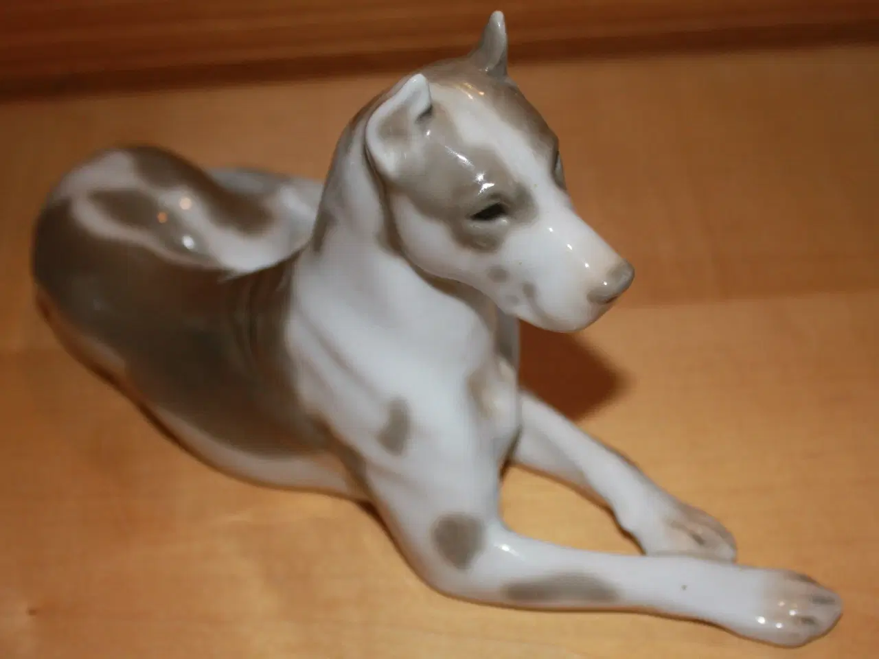 Billede 4 - Grand Danois, figur af porcelæn