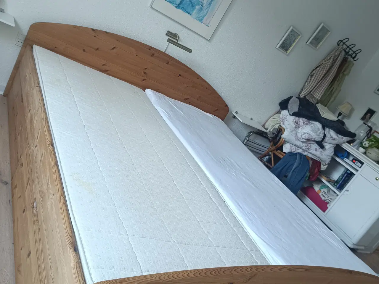 Billede 1 - Seng 180x200, med madrasser