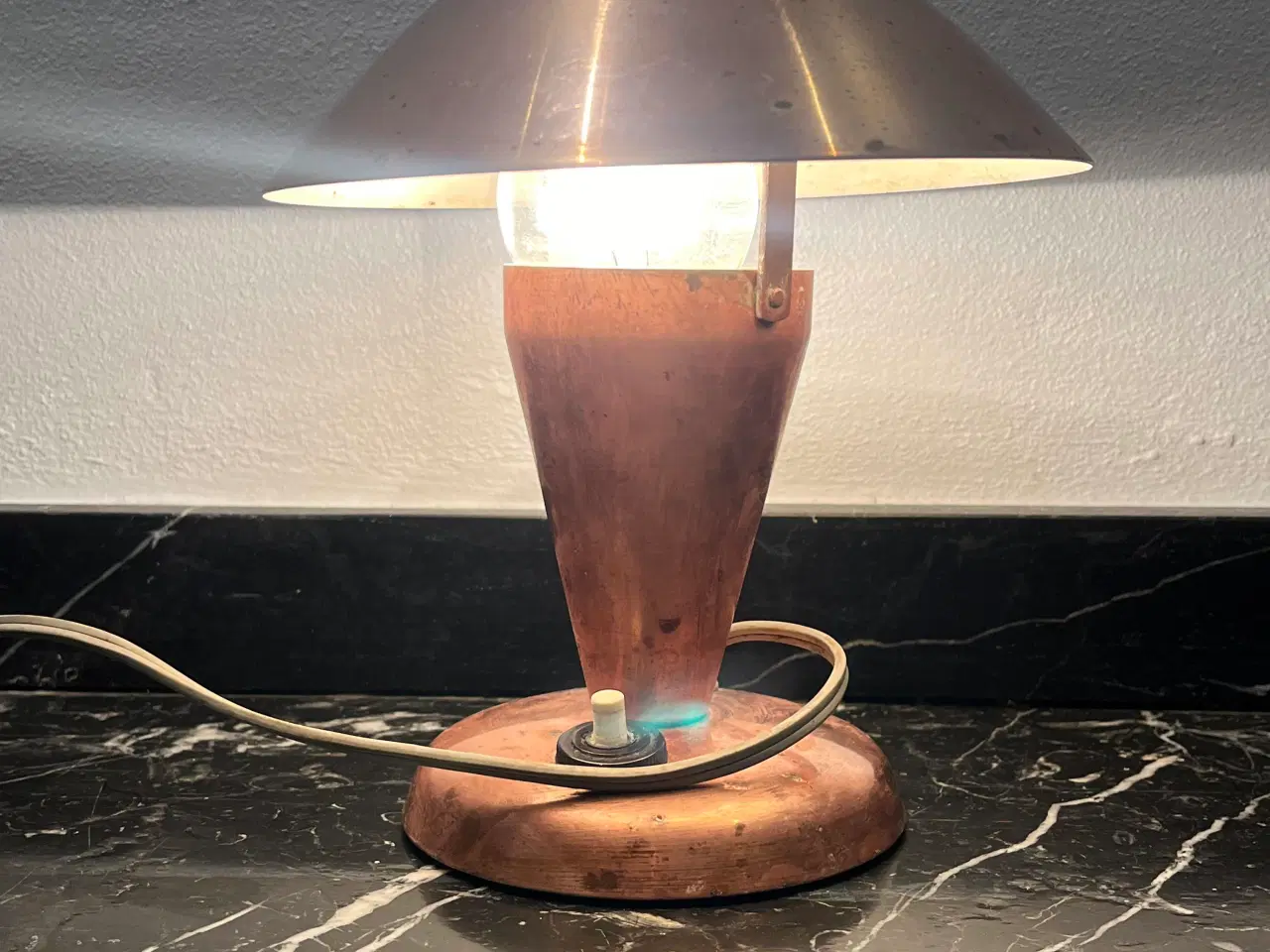 Billede 2 - Unik bordlampe i kobber look