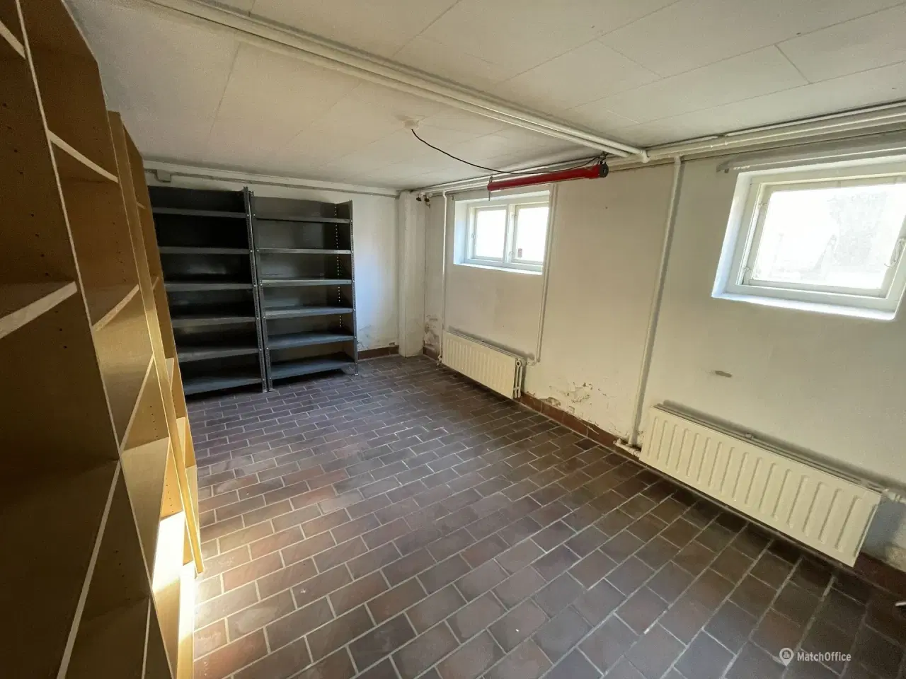 Billede 12 - 3 lejemål til lager. showroom, behandling, kontor m.m. Biladgang til lager –Skiltemulighed mod Grønnevej