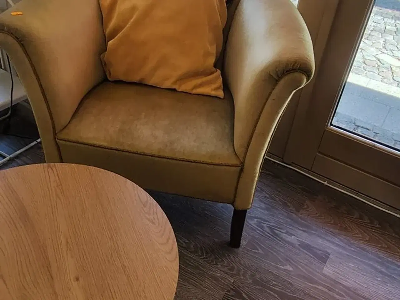 Billede 4 - Lille rundt bord, to stole, metalbord og bordlampe