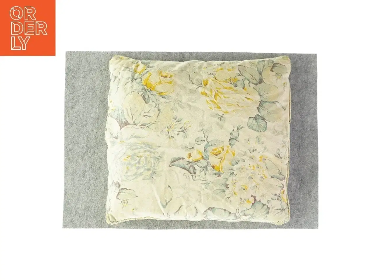 Billede 1 - Pude med blomsterprint fra Ukendt (str. LB:42x40cm)