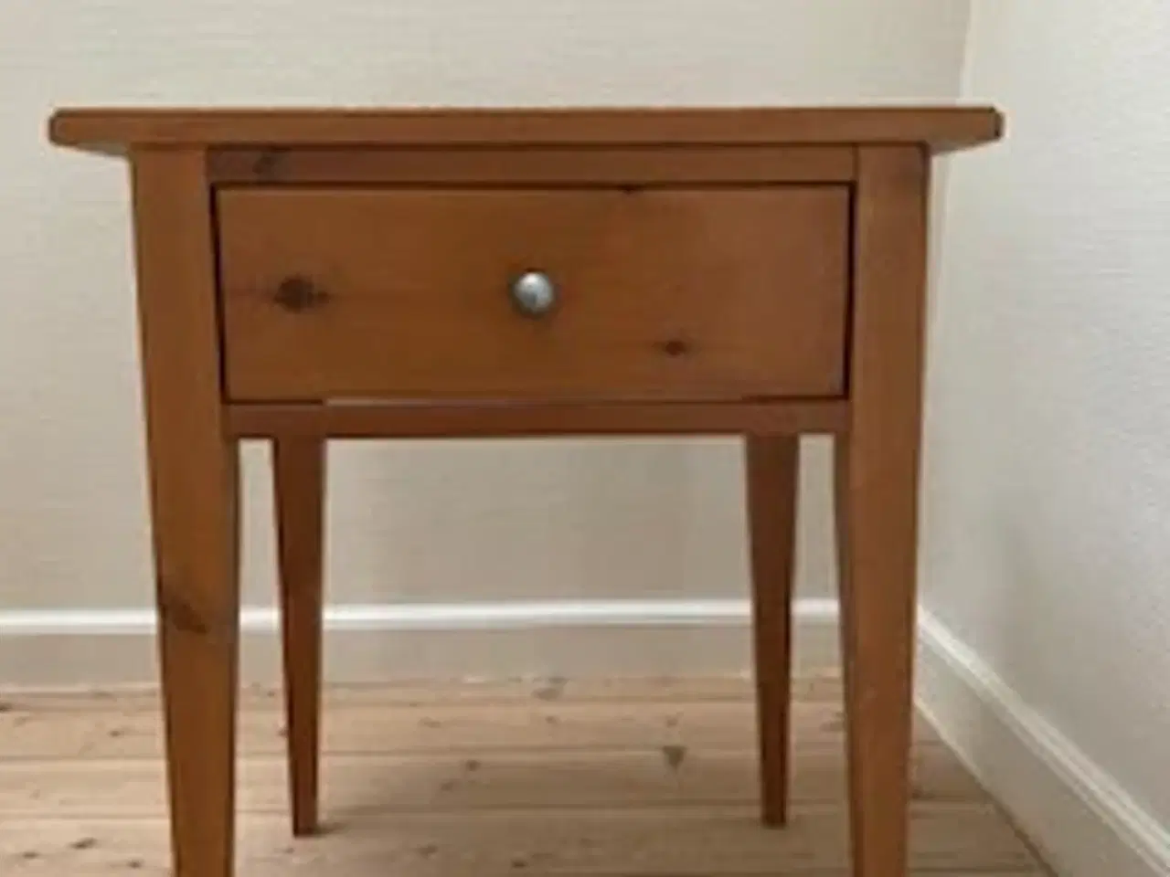 Billede 2 - Sengebord/natbord sælges