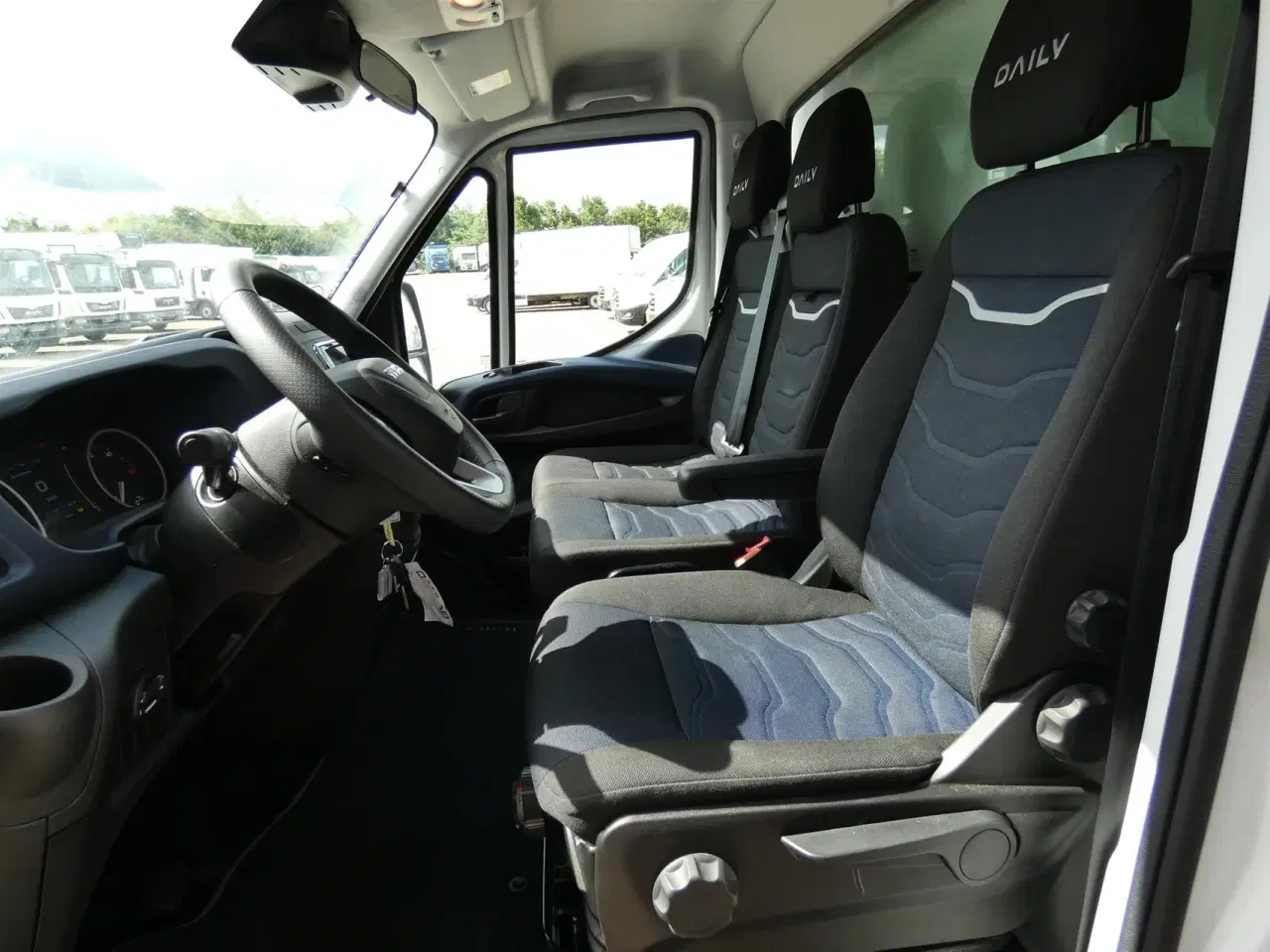 Billede 9 - Iveco Daily 35S18 3,0 D Alu.kasse m./lift ÅBENBAR SIDE 180HK Ladv./Chas. Aut.