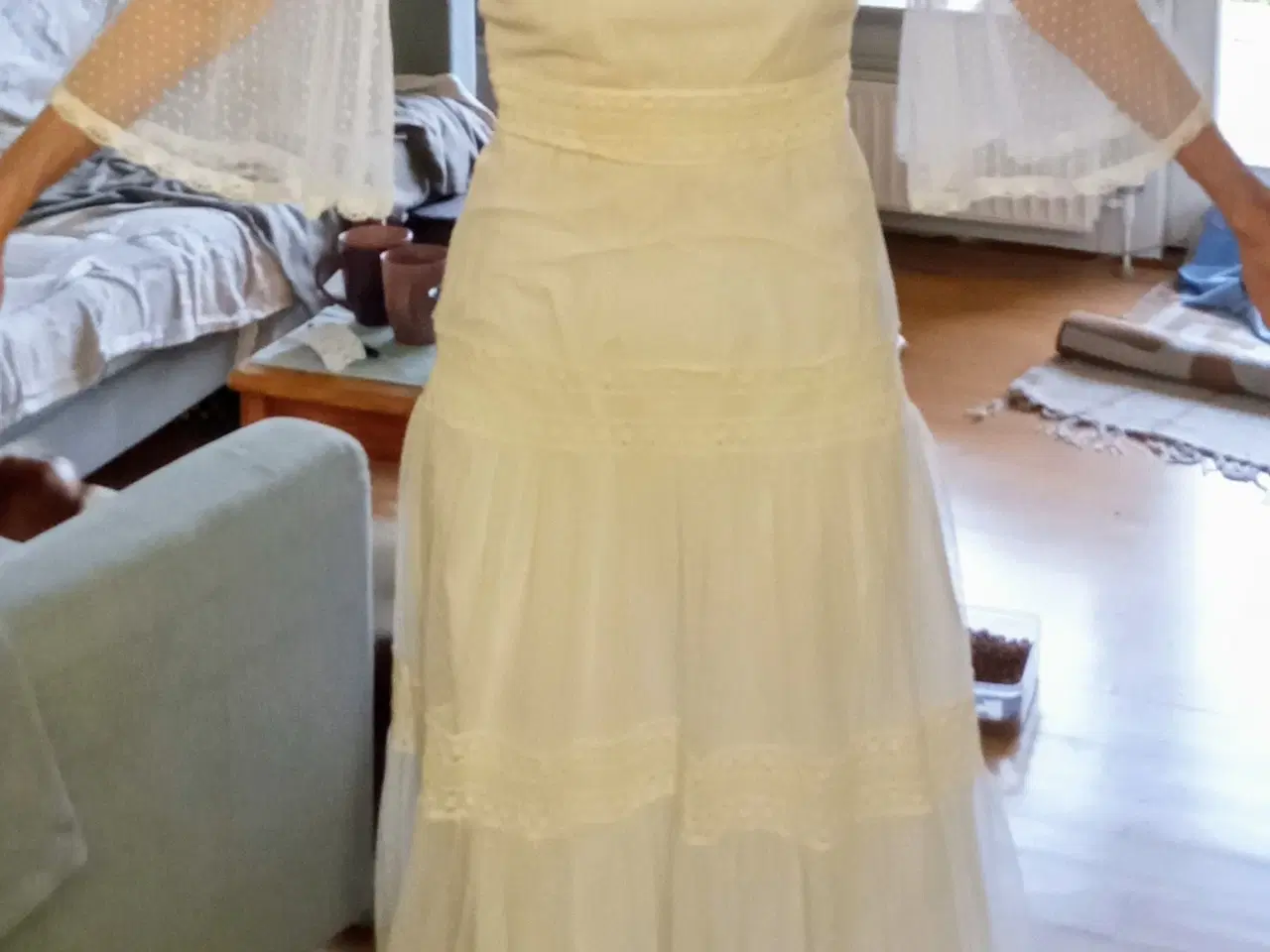 Billede 11 - Vintage brudekjole fra 1980, Lilly model Lilly.