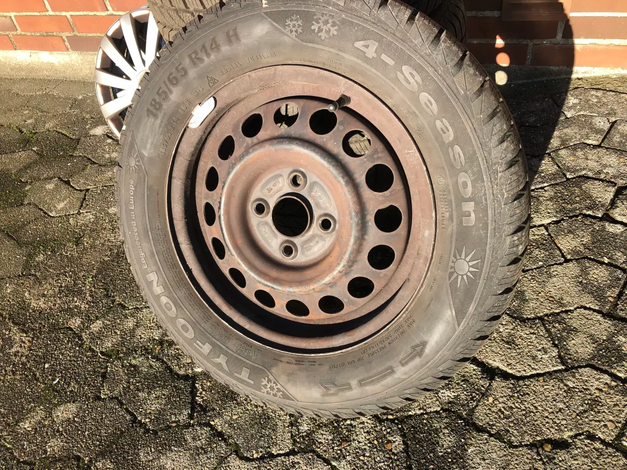 Billede 2 - 4 helårs dæk på fælge