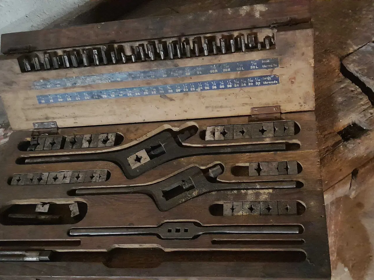 Billede 2 - Høvlbænk og gevindværktøj bortgives