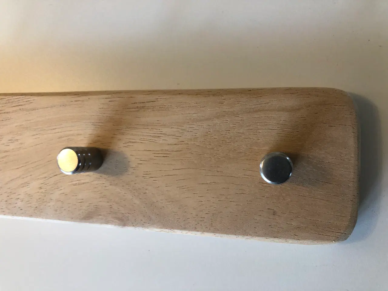 Billede 4 - Knagerække i lyst træ