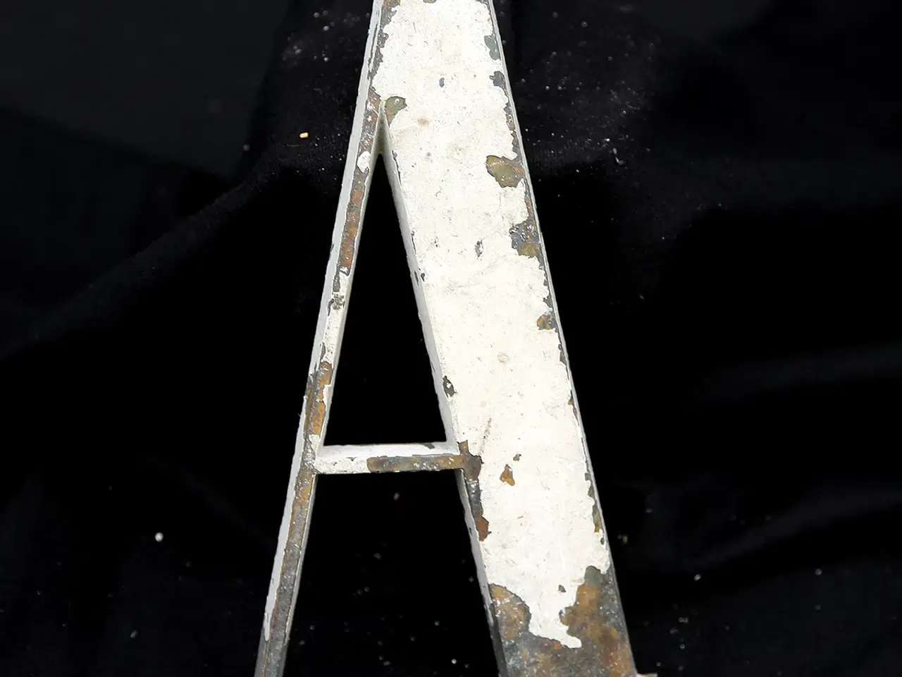 Billede 3 - Messing facadebogstav “A” – rå patina