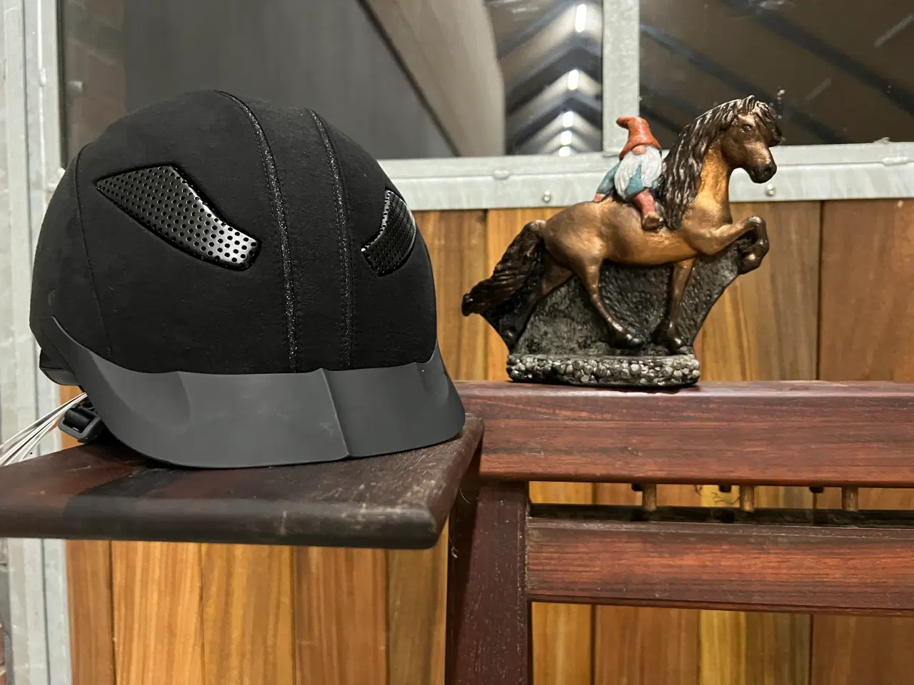 Billede 1 - Ny ridehjelm 59-61 evt med Nisse...