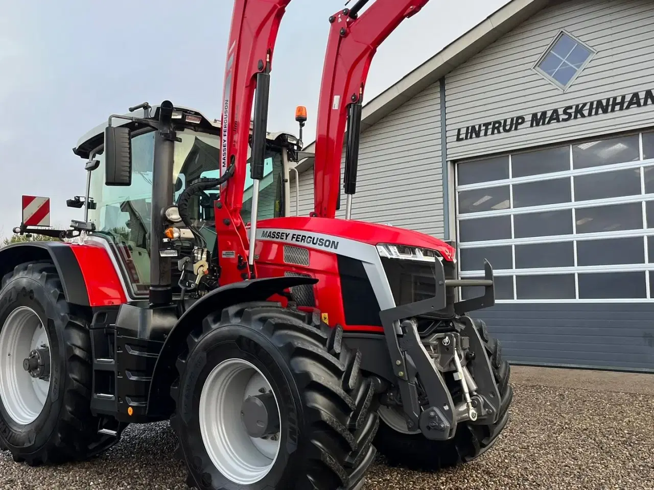 Billede 15 - Massey Ferguson 8S.245 Med stor frontlæsser. Dyna 7 Efficient. Kan leveres med GPS anlæg på.