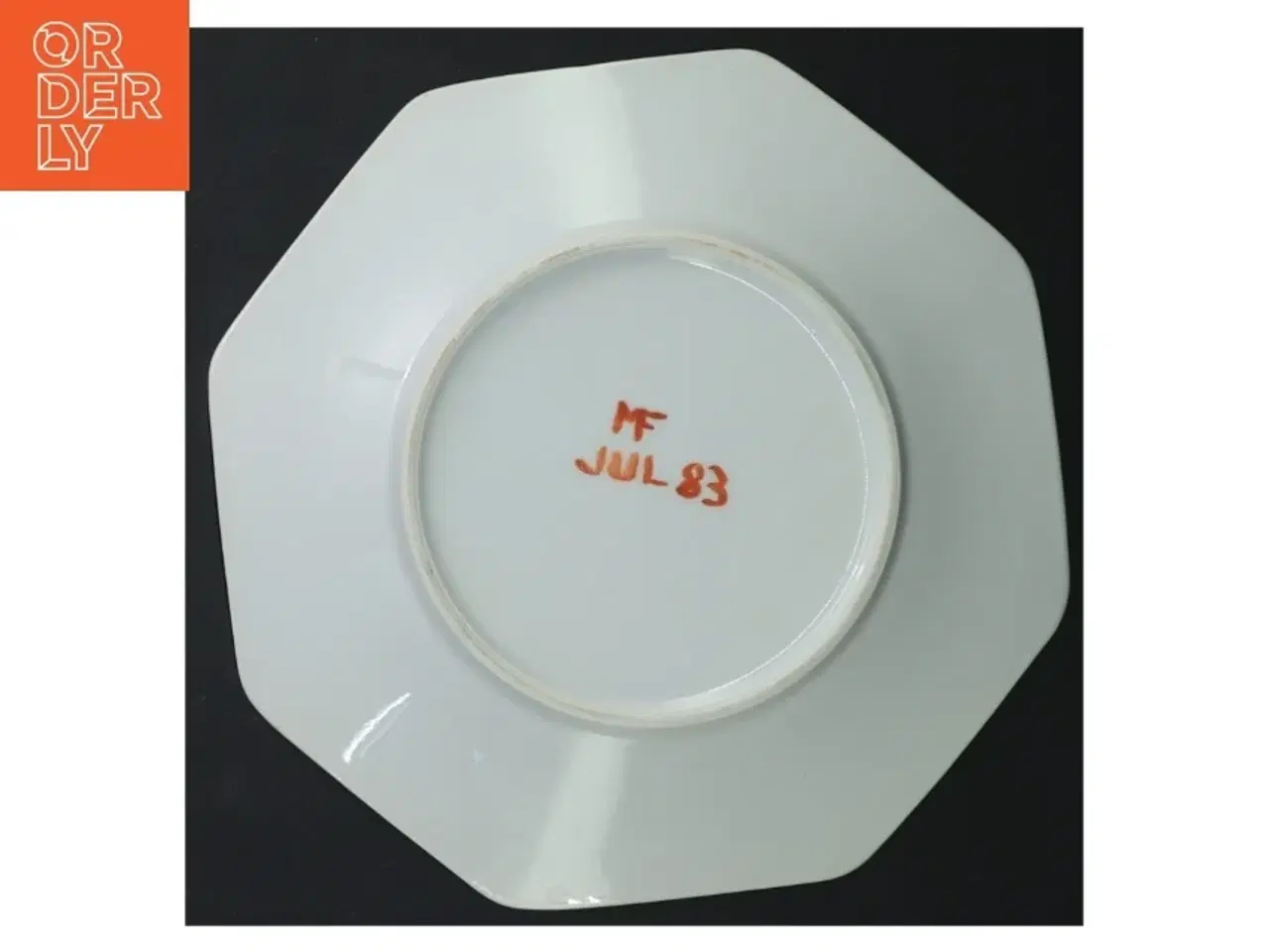 Billede 3 - Lille tallerken med nisser der danser (str. 18,5 cm)