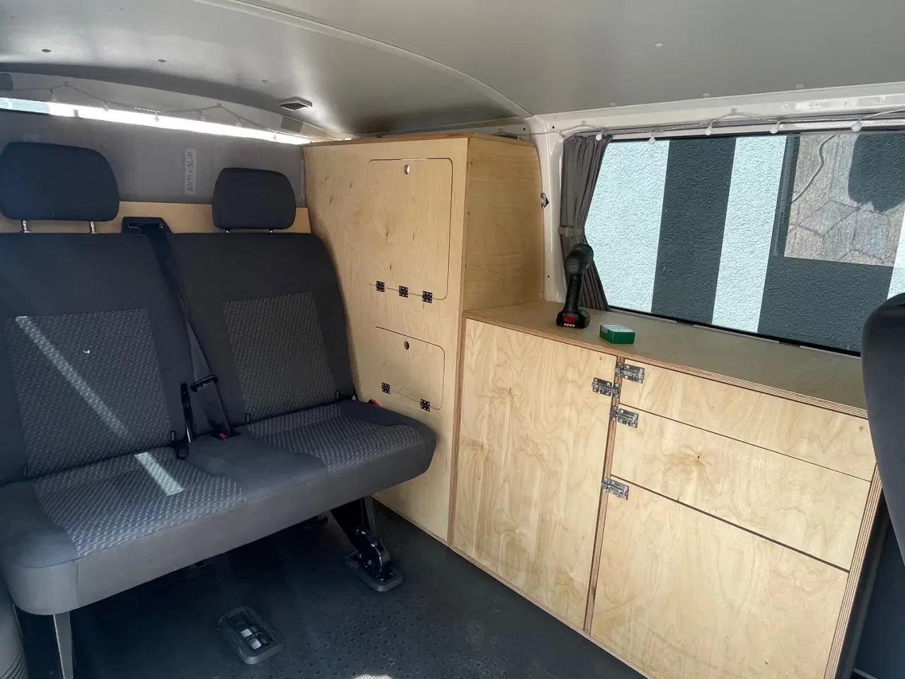 Billede 5 - Eftermontering af bænksæde til VW Bus T5/T6 lang