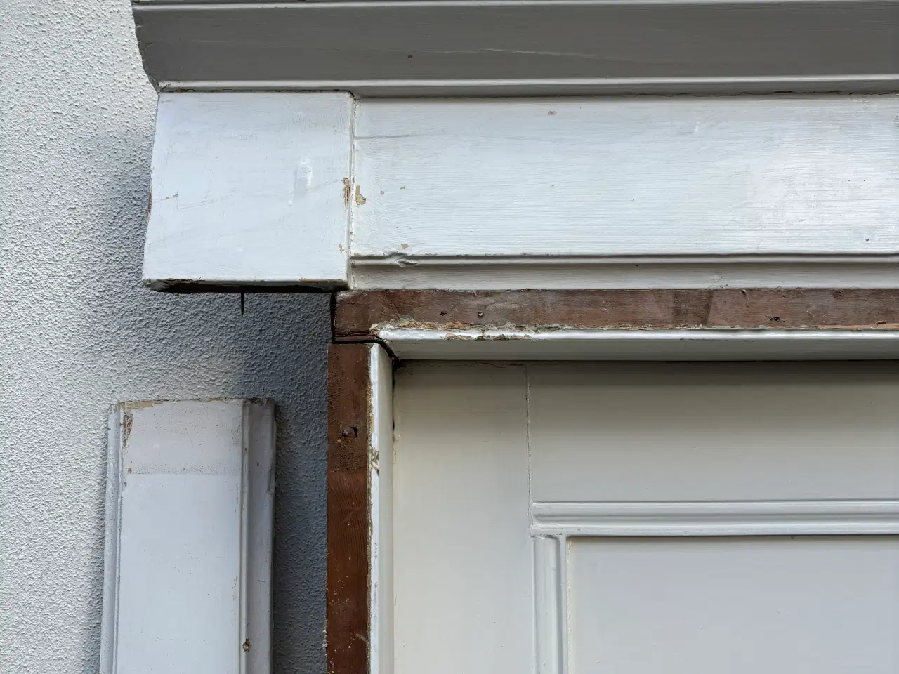 Billede 3 - Original gammel dør med fyldninger