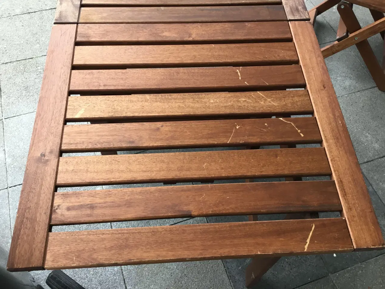 Billede 2 - Bord og to stole