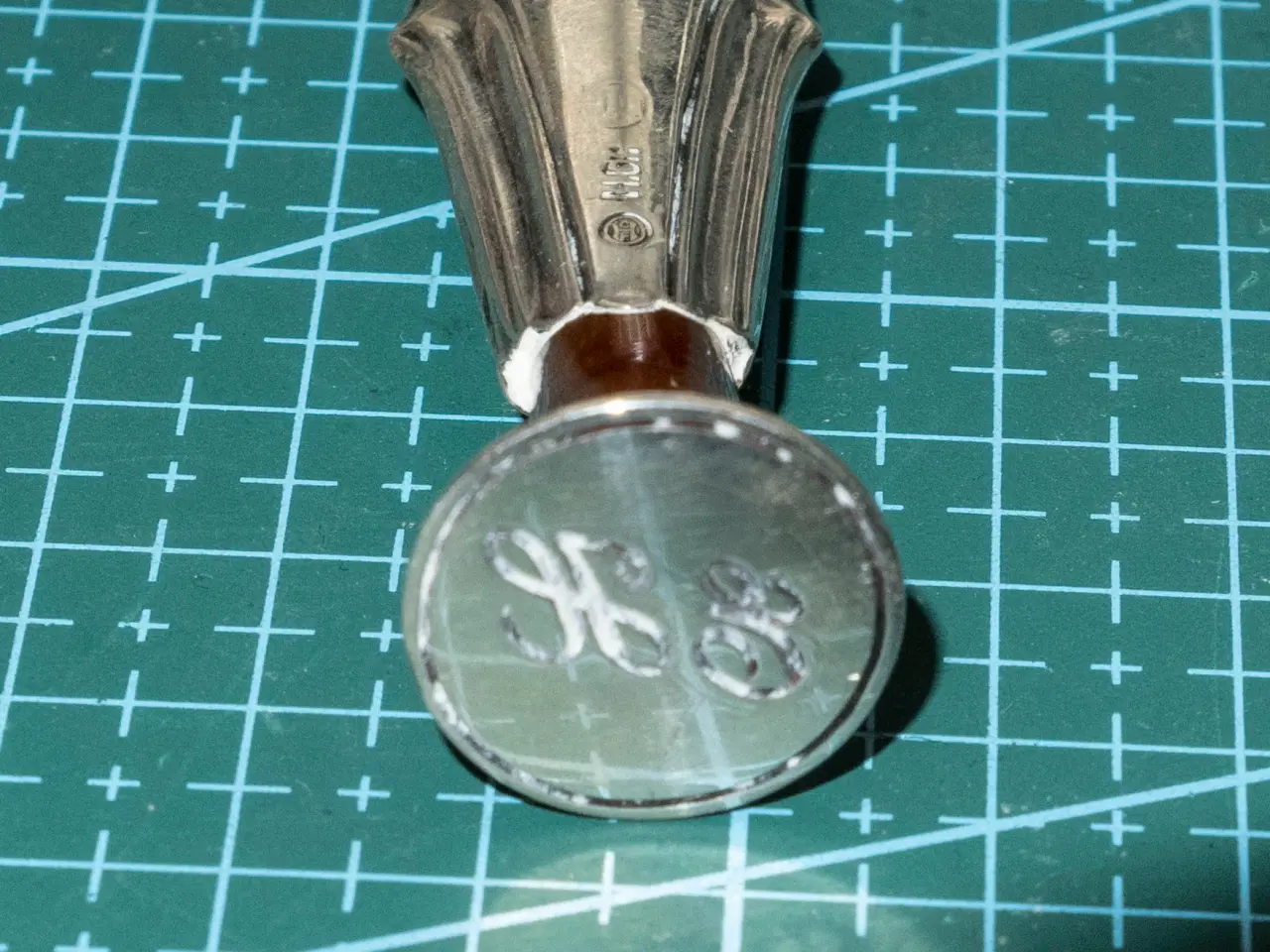 Billede 2 - Lakssejl - sølv - 6 cm. Signatur-stempel.
