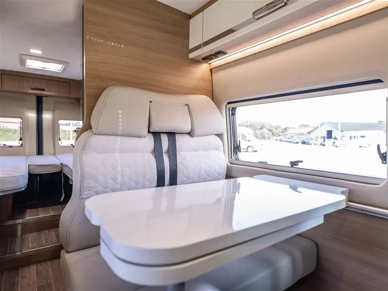 Billede 8 - 2020 - McLouis Menfys Van 04 Prestige Van med langsgående senge og fyldt med udstyr