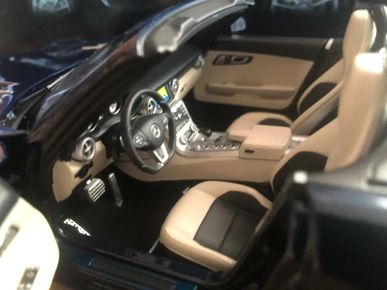Billede 3 - 1:18 Mercedes SLS Roadster 