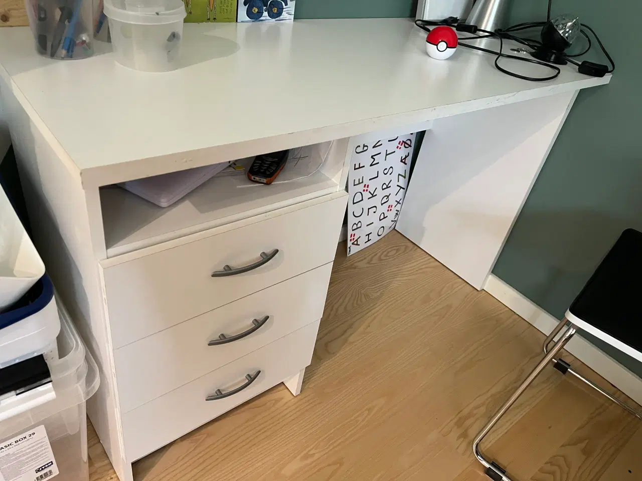 Billede 1 - Skrivebord med 3 skuffer 