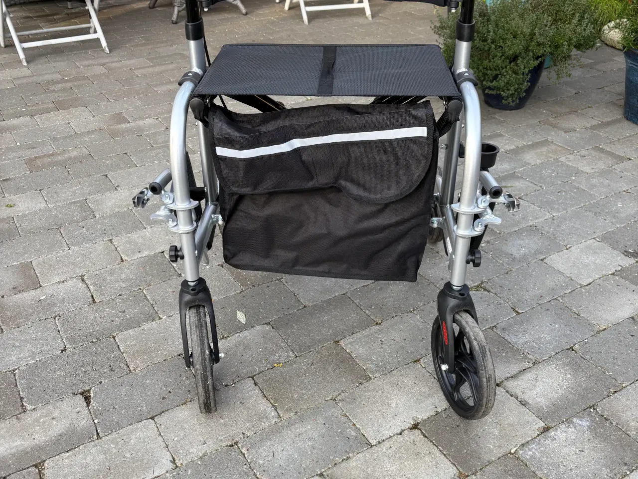 Billede 2 - Rollator ( hjælpemiddel)